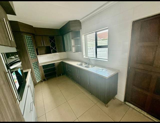 3 BEDROOM HOUSE FOR SALE IN VANDERBIJLPARK SE 6